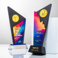 Trophée triangulaire créatif en marbre et cristal artificiel, sur mesure, haut de gamme, médaille commémorative, support de récompense coloré, gravure