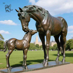 Escultura de Animales al Aire Libre Personalizada, Estatua de Bronce Fundido de una Madre Cabra y un Cachorro para Decoración de Parques y Paisajes - Product Image 1