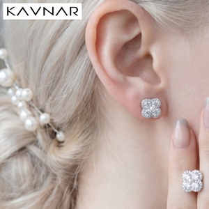 Pendientes KAVNAR con baño <span class=keywords><strong>de</strong></span> oro blanco, latón, poste <span class=keywords><strong>de</strong></span> plata 925, trébol, circonita cúbica y perla para mujer - Product Image 1