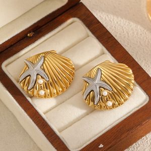 ต่างหูรูปเปลือกหอยปลาดาว ชุบทอง 18K ทำจากไทเทเนียมสตีล เครื่องประดับแฟชั่นสำหรับงานปาร์ตี้ ดีไซน์เรขาคณิต ลายเปลือกหอย - Product Image 1