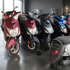 Scooter à essence économique en carburant - Scooter d'occasion en excellent état fabriqué à Taïwan à vendre - Product Image 2