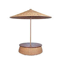 Parasol de jardin en rotin tissé à la main, parasol d'extérieur pour villa, hôtel, piscine, resort, patio avec table d'appoint en teck
