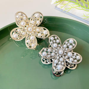 Elegante Pinza para el Cabello con Perlas Francesas y Flores, Accesorio para el Cabello con Diamantes de Imitación, Venta al por Mayor - Product Image 2