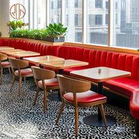 Meubles de restaurant de luxe Ron Group, banquette en forme de L capitonnée, ensemble de chaises en cuir, table carrée en bois
