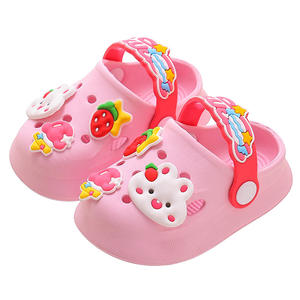 Petites pantoufles d'été d'intérieur de <span class=keywords><strong>taille</strong></span> moyenne pour garçons filles Design de dessin animé antidérapant avec couvercle de trou inférieur souple pour enfants bébés - Product Image 5