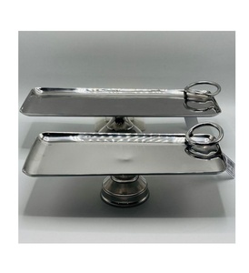Elegante bandeja rectangular de acero inoxidable con asas para servir alimentos y bebidas - Product Image 5