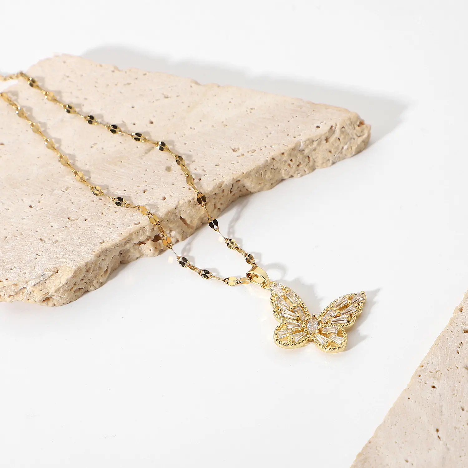 Ausgefallene Kristall Schmetterling Halskette 18 Karat Gold Edelstahl Schmuck Geschenk Zirkon Schmetterling Anhänger Halskette für Frauen