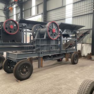 Concasseur à mâchoires mobile pour déchets de construction, petite machine de concassage de pierres portable avec roues - Product Image 3