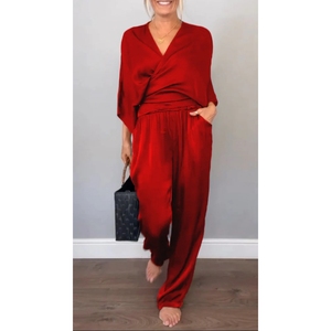 ชุดเซ็ต 2 ชิ้น เสื้อแขนสั้นคอวีผ้าซาตินสีพื้นแบบไขว้กับกางเกงลำลองแฟชั่นสำหรับผู้หญิง - Product Image 4