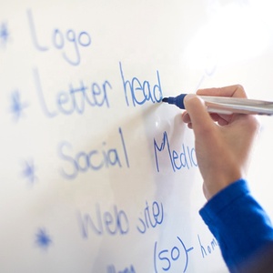 Película de laminación en frío transparente de alta calidad para laminación de pizarra blanca de borrado en seco transparente - Product Image 4