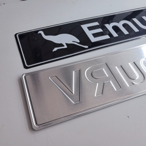 Tùy chỉnh Nhôm dập nổi tên nơi 3D xe dấu hiệu kim loại Đăng tấm cho mục đích trang trí - Product Image 4