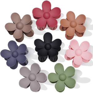 Mini Pinzas de Plástico para el Cabello con Forma de Flor de 4 cm, Color Caramelo, Accesorios de Moda para el Cabello para Marcas de Influencers y Colecciones de Creadores - Product Image 4