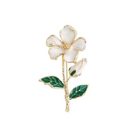Vente en gros de broches tendance en cristal et perles avec strass, costume de mariage, épinglette, broche en forme de feuille, vêtements en alliage pour cadeau de fête pour femmes