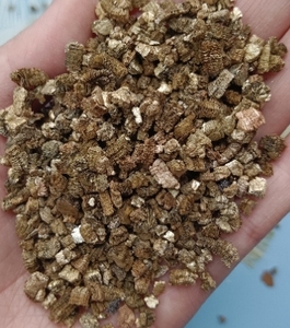 Verwendet für das Pflanzen von Blumen und Bäumen in der Landwirtschaft <span class=keywords><strong>Vermiculite</strong></span> Vendita <span class=keywords><strong>Vermiculite</strong></span> in Boden Gute Qualität Silber Expanded Vermicul - Product Image 1