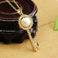 Pendentifs de perles en forme de clé pleins de Zircon bijoux de mode tour de cou en perles pour femmes collier à breloques en perles d'eau douce naturelles