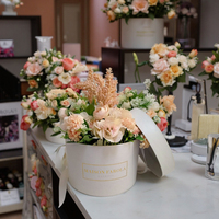 Grande boîte à fleurs ronde de luxe avec logo en feuille d'or personnalisée en carton blanc avec roses éternelles Boîtes en papier