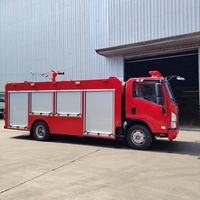 Camion de pompiers compact ISUZU pour aéroport et parc industriel, moteur diesel 120 CV, raccords de tuyaux de style américain