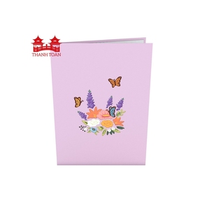 Tarjeta de Felicitación 3D Hecha a Mano con Diseño de Cesta de Flores y Mariposas para el Día de la Madre, Cumpleaños o Aniversario - Product Image 1