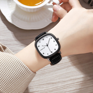 <span class=keywords><strong>Montre</strong></span> à quartz vintage à cadran carré, style sport, pour jeunes et étudiants, décontractée, bracelet en cuir, cadeau pour hommes et femmes - Product Image 4