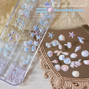 ชุดตกแต่งเล็บลายเปลือกหอยและปลาดาว 12 ชิ้น สีขาว สีฟ้าทะเล พร้อมฐานสีพื้น สำหรับตกแต่งเล็บ - Product Image 4