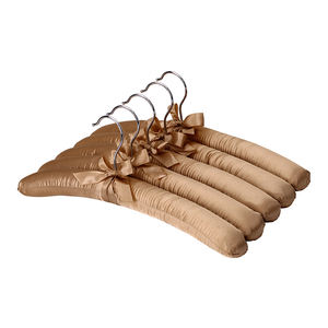 <span class=keywords><strong>Cintres</strong></span> en soie pour robe de mariée <span class=keywords><strong>Cintres</strong></span> <span class=keywords><strong>rembourrés</strong></span> antidérapants pour chandails Grand cintre rembourré en <span class=keywords><strong>satin</strong></span> coloré pour vêtements pour femmes - Product Image 4