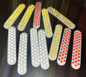 Réflecteur en plastique à haute luminosité Speed Breaker Cat Eye, perles <span class=keywords><strong>de</strong></span> verre réfléchissantes pour une sécurité routière accrue, avertissement <span class=keywords><strong>de</strong></span> circulation - Product Image 1