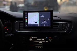 Adaptador Inalámbrico CarPlay Plug and Play, Dongle CarPlay de Conexión Automática para Autos con CarPlay Cableado de Fábrica - Product Image 3