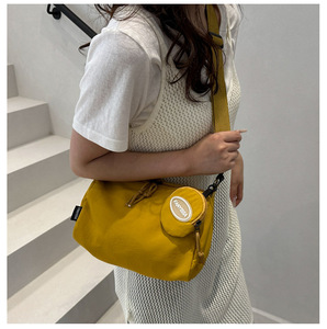 Bolso bandolera versátil para <span class=keywords><strong>el</strong></span> día a día, hecho de suave piel sintética <span class=keywords><strong>con</strong></span> mini bolsa extraíble, ideal para ropa informal y de oficina. - Product Image 6