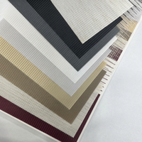 Stores verticaux Zebra modernes en polyester, occultants et ventilés, fabriqués sur mesure pour les espaces commerciaux