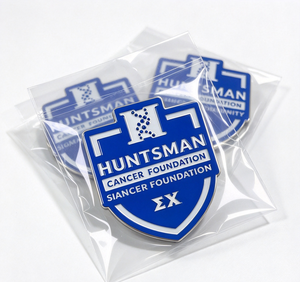Pin de esmalte duro con forma de escudo personalizado, pin de solapa de metal con logotipo personalizado para regalo promocional de caridad o fraternidad. - Product Image 2