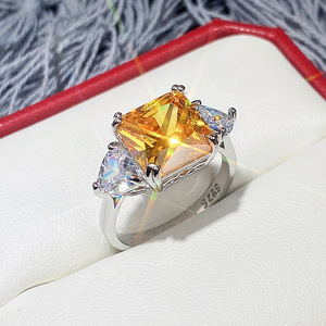 Anelli Geometrici con Gemme F1381, Taglio Princess, Zirconia Cubica Creata in Laboratorio, Montatura a Griffe, Anelli di Fidanzamento alla Moda per Donne - Product Image 2