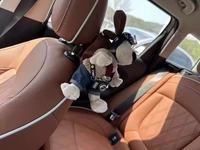 Boîte à mouchoirs en peluche de chien pilote de dessin animé mignon en polyester, support de serviettes suspendu pour voiture, décoration intérieure automobile
