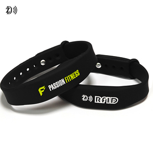 Có thể điều chỉnh 125Khz RFID Silicone dây đeo cổ tay không thấm nước 13.56MHz <span class=keywords><strong>NFC</strong></span> Vòng đeo tay cho thanh toán - Product Image 1