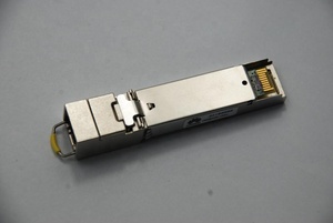ตัวเชื่อมต่อทองแดง Finisar SFP รุ่น FCLF8522P2BTL ของแท้ RJ45 1.25G 1000BASE-T รองรับมาตรฐาน RoHS ตัวรับส่งสัญญาณ SFP - Product Image 2