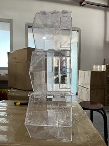 Exhibidor de Ropa de Plástico Transparente Rectangular de 1 Estante, Ecológico, con Laminado Brillante, Fácil de Montar, de Gran Capacidad - Product Image 3