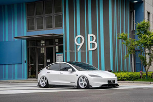 ชุดแต่งกันชนหน้าคาร์บอนสีดำสไตล์ CMST คุณภาพสูงสำหรับ Tesla Model 3 รุ่นแรก พร้อมลิ้นกันชนหน้า สเกิร์ตข้าง ดิฟฟิวเซอร์ และสปอยเลอร์ - Product Image 3