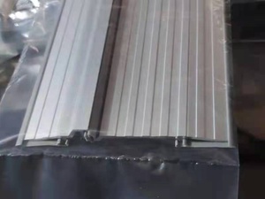 <span class=keywords><strong>Seuil</strong></span> <span class=keywords><strong>de</strong></span> transition réglable en aluminium pour une installation facile des sols inégaux fatigués Notre plaque <span class=keywords><strong>de</strong></span> fermeture <span class=keywords><strong>de</strong></span> <span class=keywords><strong>porte</strong></span> ferme les espaces <span class=keywords><strong>de</strong></span> <span class=keywords><strong>porte</strong></span> - Product Image 2