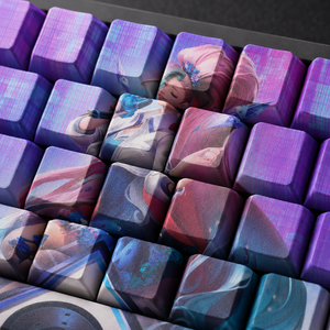 LOL <span class=keywords><strong>KDA</strong></span> ALL OUT Seraphine Rising Star - Juego de 68 Teclas PBT con Impresión Lateral por Sublimación para Teclado Mecánico de Juegos - Product Image 2