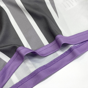 เสื้อฟุตบอลลายทางคลาสสิกสำหรับผู้ชายเสื้อฟุตบอลสโมสรระบายอากาศได้ดีออกแบบได้ตามต้องการ - Product Image 4