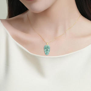 จี้หยกเจไดต์สีน้ำเงินธรรมชาติ ประดับทอง 18K สำหรับผู้หญิง พร้อมใบรับรองการประเมินคุณภาพ D164 - Product Image 4