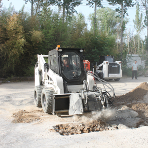 Alat Pemotong Rumput Mini <span class=keywords><strong>Skid</strong></span> Steer WT1605 dengan Mesin Kubota 4300kg untuk Medan Berat, Dilengkapi Front Loader dan Attachment <span class=keywords><strong>Land</strong></span> Planer, Harga Murah, Laris Terjual - Product Image 1