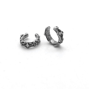 Pendientes de moda de plata tibetana con forma de corona de acero de titanio yunnique para cartílago de la oreja - Product Image 4