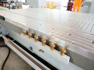 Với Cao Phổ Biến <span class=keywords><strong>5</strong></span> Trục <span class=keywords><strong>CNC</strong></span> Router Máy Giàn Trung Tâm Gia Công Cho Gỗ Cho Bức Tượng Điêu Khắc Làm Gỗ Giá Thấp - Product Image 4