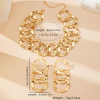 Ensemble de bijoux cercle géométrique audacieux mais minimaliste collier en alliage plaqué or élégant moderne et boucles d'oreilles accessoires de mode
