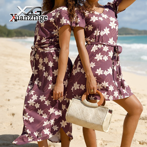Robe de plage personnalisée, écologique, à imprimé floral, fabriquée à Hawaï, à manches courtes, en rayonne plissée, imprimée de fleurs, robe maxi - Product Image 1