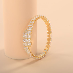Bracelet élastique étincelant en zircon plaqué or, bijou de fête en alliage de zinc serti en canal - Product Image 1