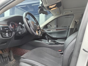 <span class=keywords><strong>BMW</strong></span> <span class=keywords><strong>Serie</strong></span> <span class=keywords><strong>5</strong></span> 525Li Turbo Usado <span class=keywords><strong>2018</strong></span>, Volante a la Izquierda, Interior Oscuro, Neumáticos R18, Asientos de Cuero, Techo Corredizo, Sedán Automático - Product Image 4