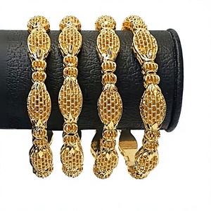 Juego de 4 Brazaletes de Alta Gama Chapados en Oro de 24 Quilates de Dubái para Mujer, Accesorio Popular y Económico de 2 GRM, Brazaletes Modernos - Product Image 1