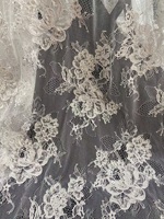 Tissu en dentelle française blanc de qualité supérieure avec cordon, motif floral 3D, perles et sequins, bordure cils pour robe de mariée élégante et tenue de soirée