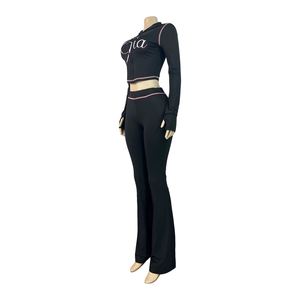 Bộ đồ thể thao nữ 2 món gồm áo crop top có mũ trùm đầu, in chữ, khóa kéo và quần ống loe sọc, chất liệu thun ôm sát, gợi cảm, ngọt ngào. - Product Image 3